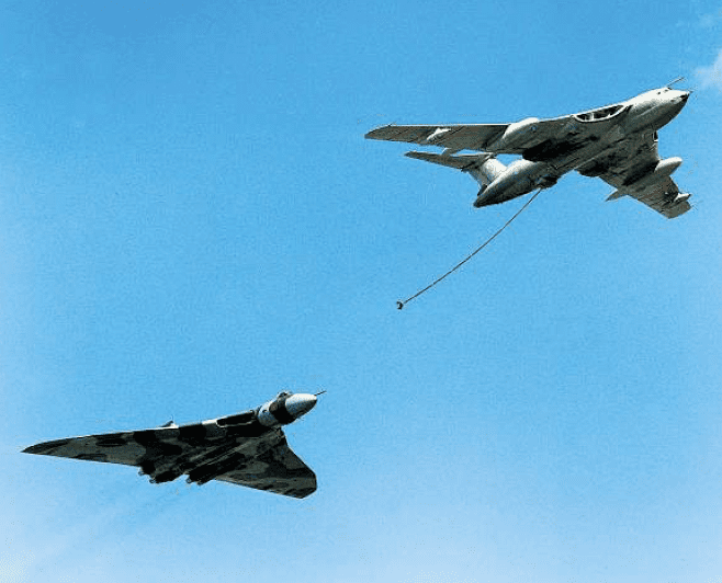 Avro Vulcan XM607 Operation Black Buck Royal Air Force Falklands War 1:144 #101 