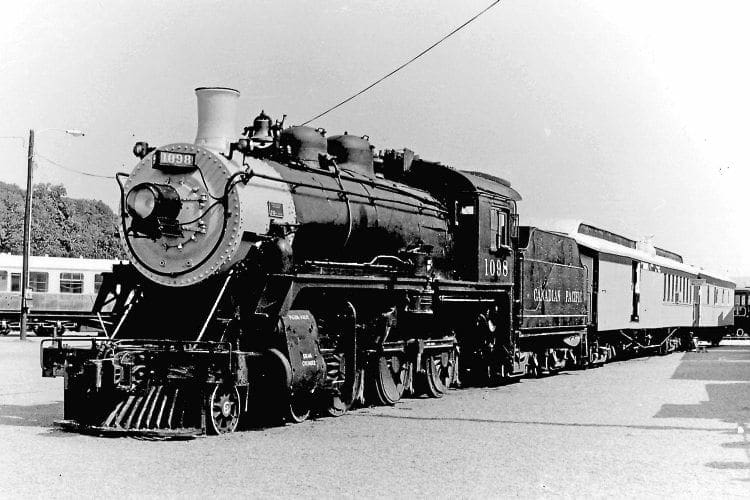 A sister to the sunken locomotive, 1913-built Canadian Pacific Class D10h 4-6-0 No. 1098 pictured at Steamtown, in Bellows Falls, Vermont, in 1970. A total of 74 D10hs were built or rebuilt from earlier D10 classes between 1912-13 and withdrawn by 1966. HUGH LLEWELLYN/CREATIVE COMMONS 