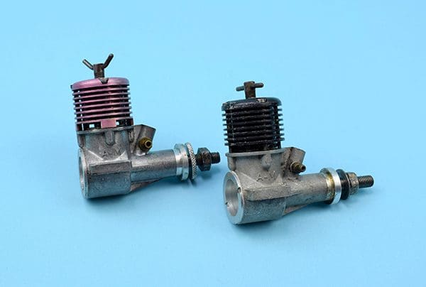 On the left is the AM 35 (3.5cc) next to Dennis' original design, the AM 25 (2.5cc) on the right.