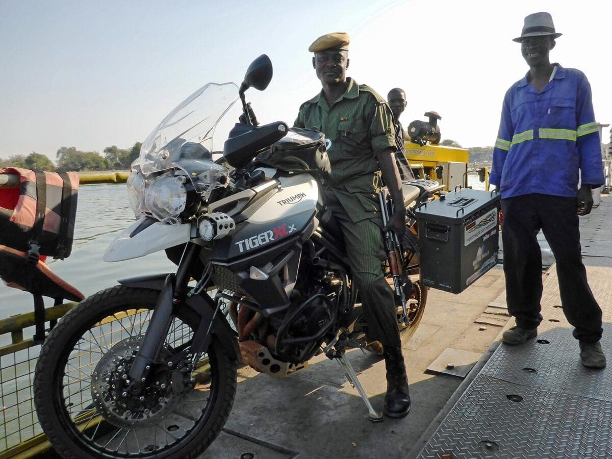 082_GlobeBusters-Africa-ferry