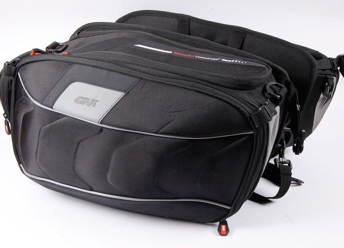 102_Givi-Xstream-panniers-002