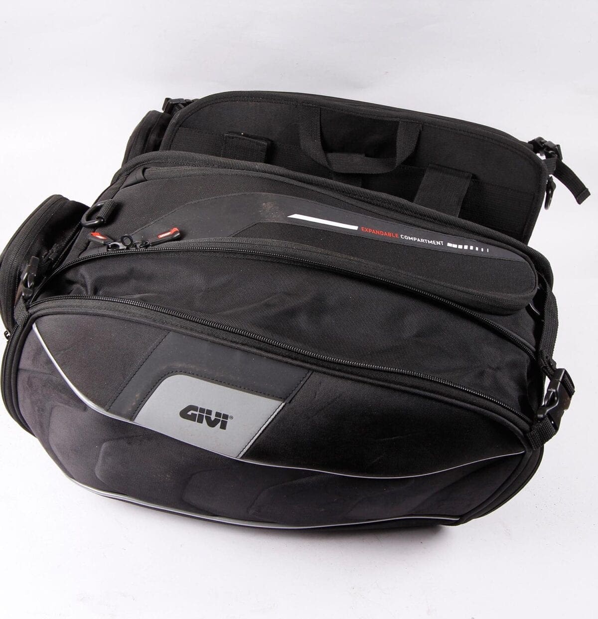 102_Givi-Xstream-panniers-006