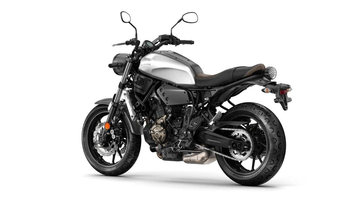 090_yamaha-xsr700-studio