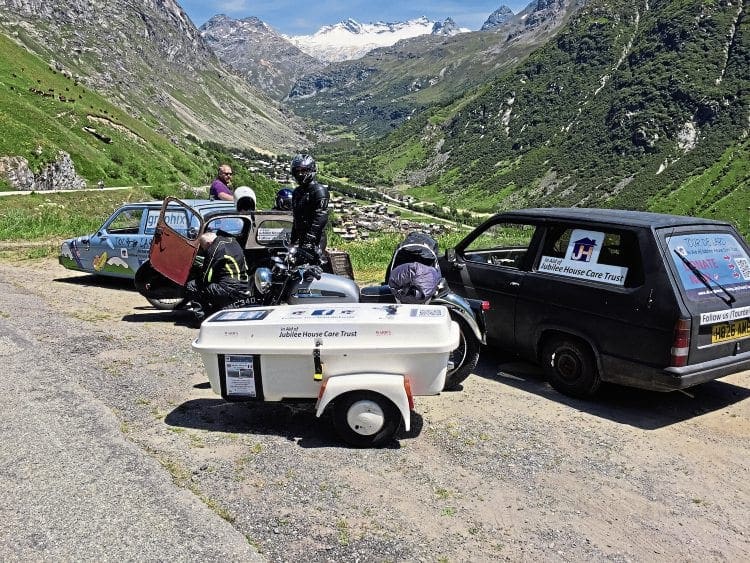 Yet another ‘Pig down’ stop takes place amid magnificent mountain scenery.