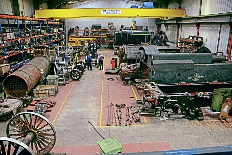 The new 17- and 32-ton travelling cranes loom large over Riley & Sons’ first dedicated boiler shop. The upturned boiler of ‘King’ No. 6024 King Edward I stands to the left, and the tender tank that will be used behind No. 34046 Braunton is to the right.