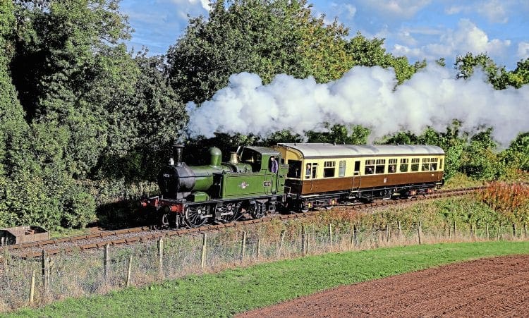 ‘14XX’ No. 1450 trundles between Bishops Lydeard and Crowcombe Heathfield with the newly restored autocoach (ex-Railway Technical Centre) No. W233W on October 7. GRAHAM NUTTALL