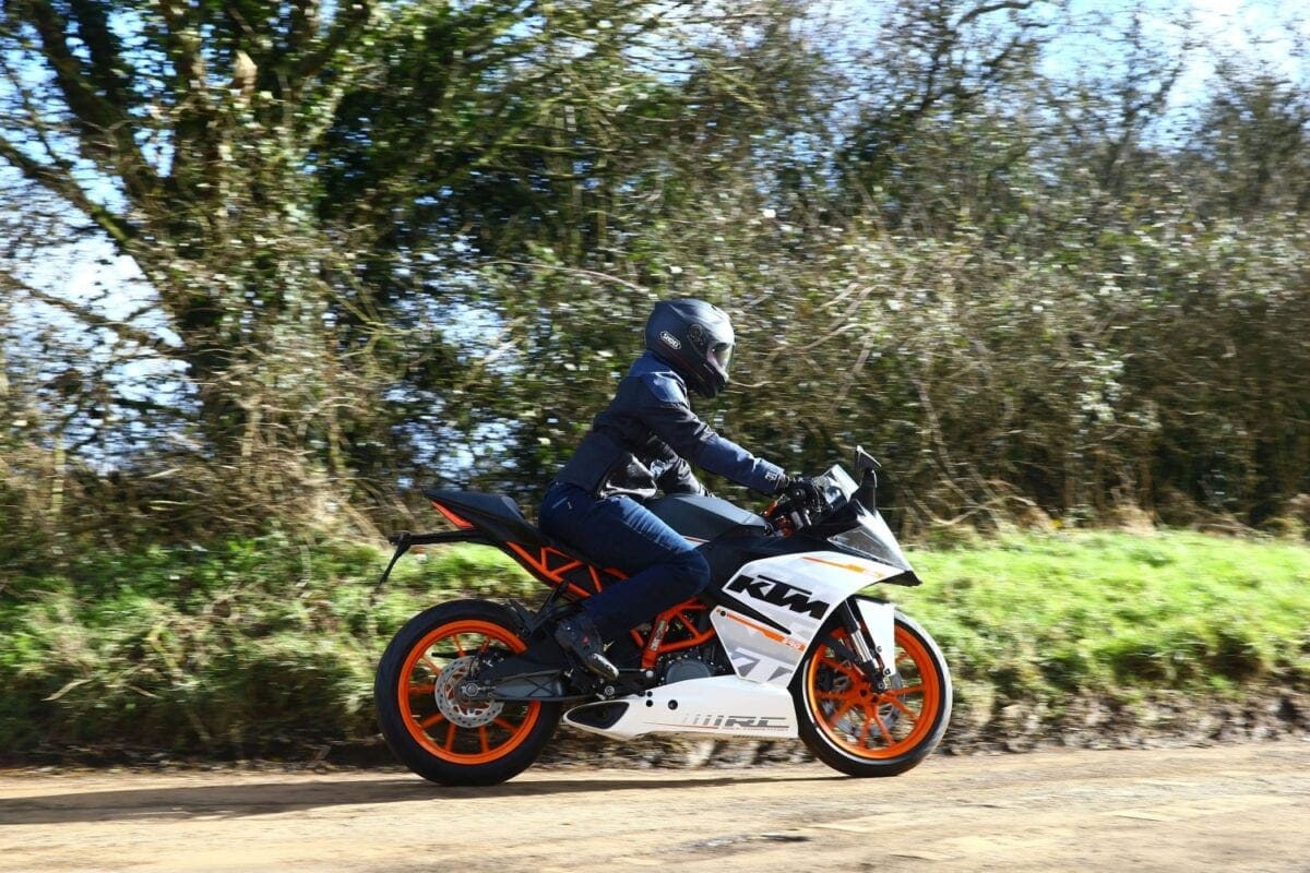 Ktm 390 best sale sports bike