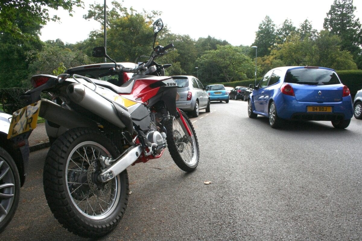 A tall trailie could suit you for traffic, if the downsides don't bother you